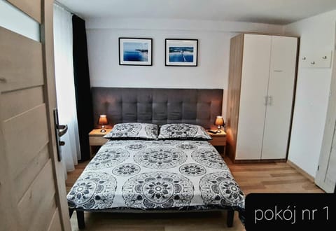 Bed, Photo of the whole room, wardrobe