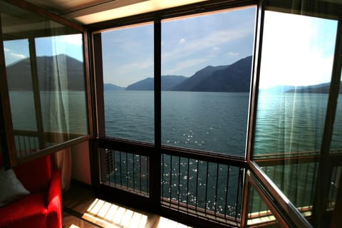 View (from property/room), Photo of the whole room, Lake view
