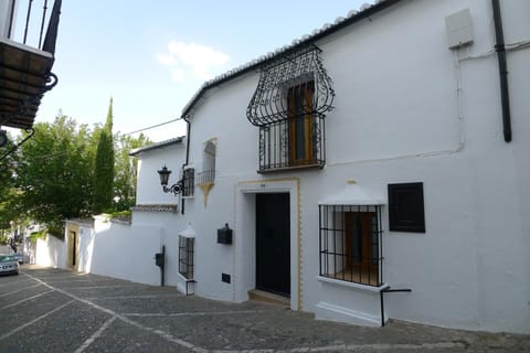 Property building, Facade/entrance, Lobby or reception, Street view