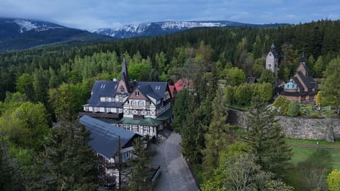 Property building, Nearby landmark, Bird's eye view, Mountain view