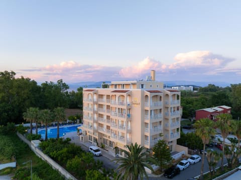 Property building, Natural landscape, Bird's eye view, Pool view, Swimming pool