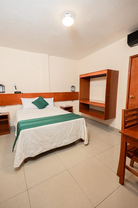 Bed, Photo of the whole room, Bedroom, internet, wardrobe, air conditioner