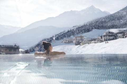 Alpengasthof Grüner, Ski In & Ski Out Hotel in Soelden