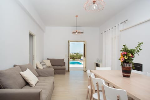 Seating area, Dining area, Swimming pool, Swimming pool