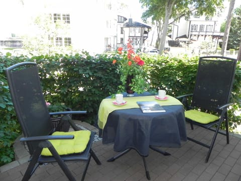 Balcony/Terrace, Street view