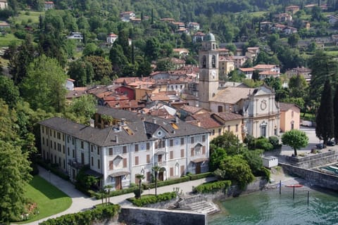 Facade/entrance, Bird's eye view, Garden view, Lake view