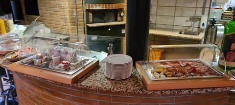 Food and drinks, Breakfast, Continental breakfast, Buffet breakfast