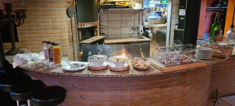 Food and drinks, Breakfast, Continental breakfast, Buffet breakfast