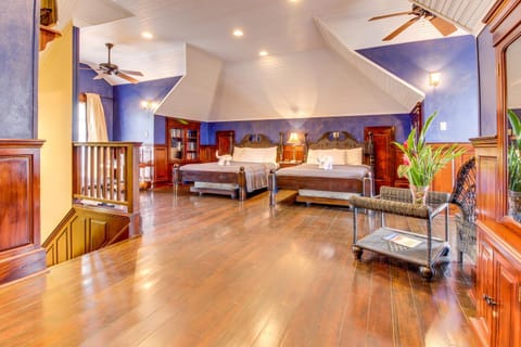 Crow's Nest Suite at Mahogany Hall -Gold Standard Certified House in Cayo District