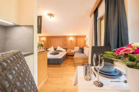 Seating area, Dining area, Bedroom