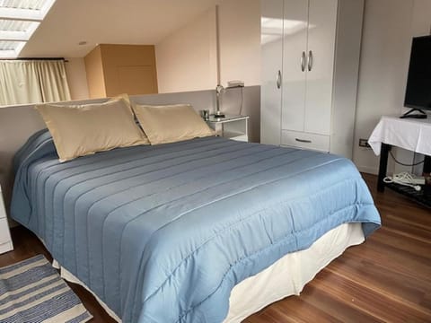 Bed, TV and multimedia, Bedroom, wardrobe