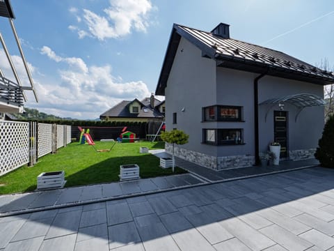 Property building, Day