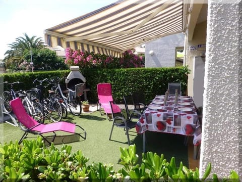 Property building, Patio, Patio, Garden, Garden view, Entertainment, Entertainment, Inner courtyard view