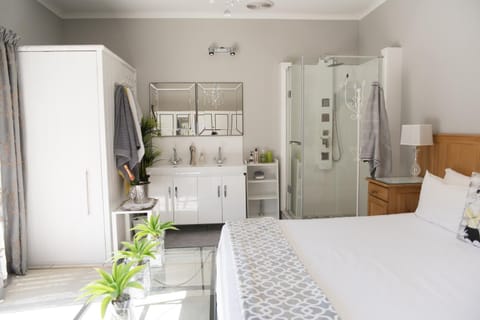 Bathroom, Bedroom