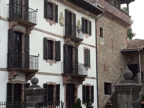 Facade/entrance