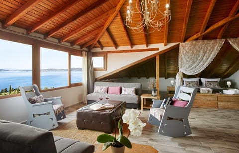 Bathroom, Coffee/tea facilities, Living room, Bedroom, Sea view