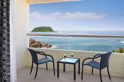 Natural landscape, View (from property/room), Balcony/Terrace, Seating area, Sea view