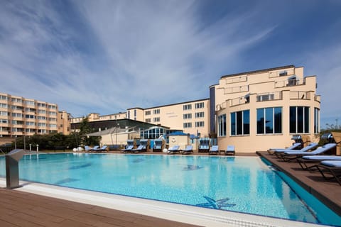 Property building, Day, Summer, On site, Swimming pool, Open Air Bath