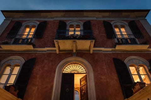 Property building, Facade/entrance, Night