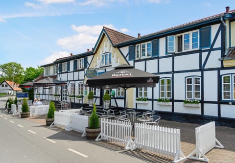 Property building, Restaurant/places to eat, Balcony/Terrace, Swimming pool, Breakfast, Parking