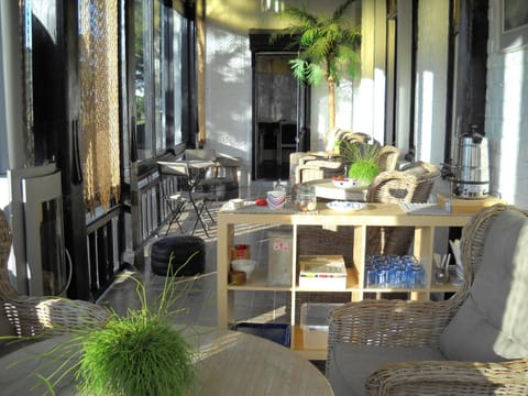 Winter, Lounge or bar