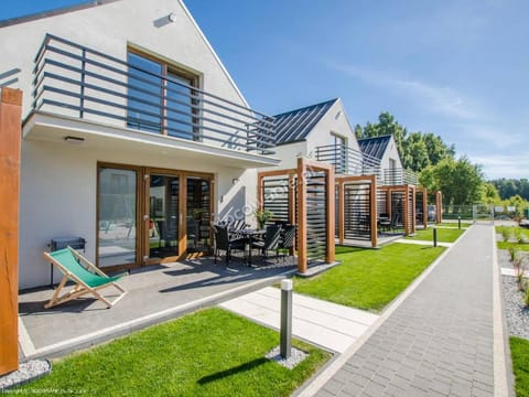 Facade/entrance, BBQ facilities, Balcony/Terrace, Floor plan, Garden view