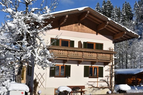 Facade/entrance, Winter