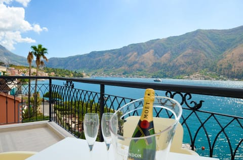 Balcony/Terrace, Mountain view