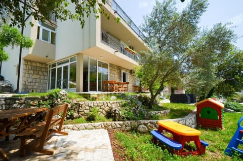 Guesthouse Grotta Di Nicola Bed and Breakfast in Dobrota