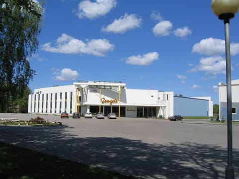Facade/entrance, Day, Neighbourhood, Summer