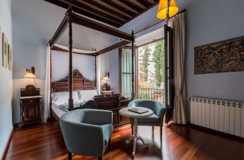 Bed, Balcony/Terrace, River view