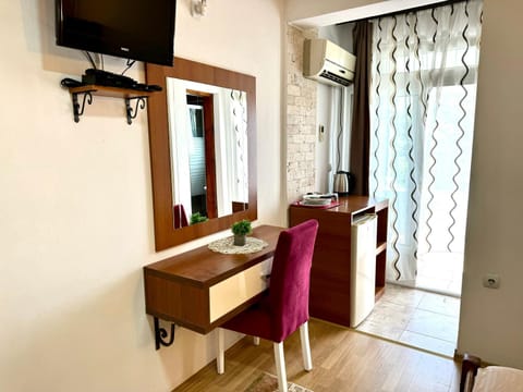 TV and multimedia, air conditioner