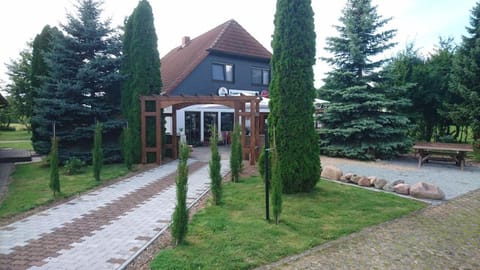 Facade/entrance