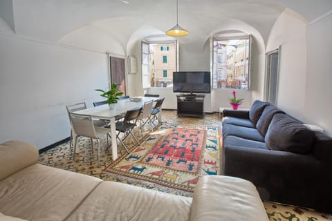 TV and multimedia, Living room, Dining area