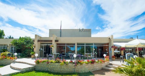 Facade/entrance, Facade/entrance, Spring