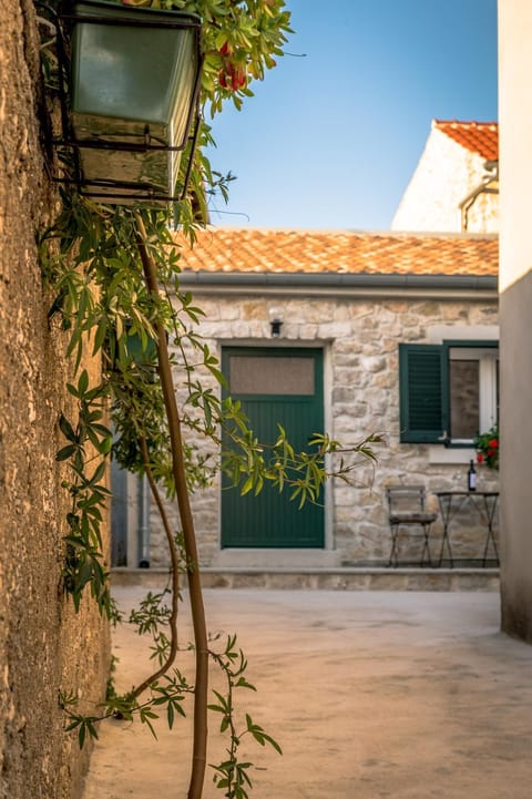 Small stone house Luka Apartment in Zadar