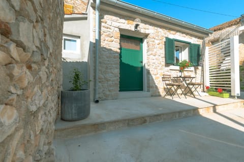 Small stone house Luka Apartment in Zadar