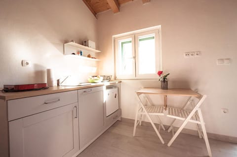 Small stone house Luka Apartment in Zadar