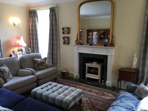 Seating area, Internal: Not applicable to any particular room