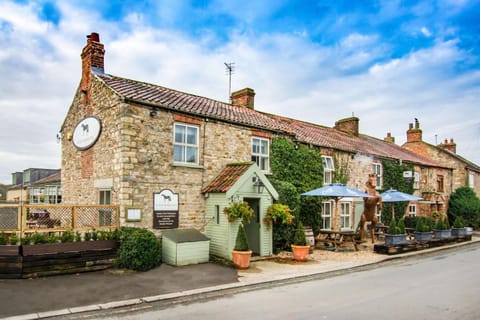 Property building, Patio, Facade/entrance, On site, Area and facilities