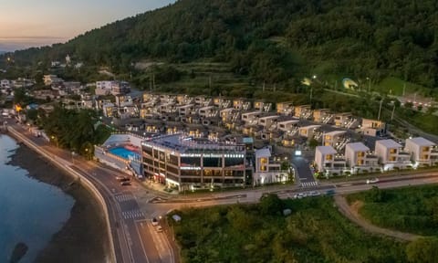Property building, Bird's eye view, Mountain view, Sea view
