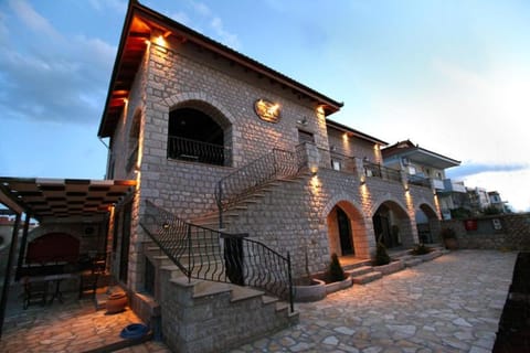 Facade/entrance, Area and facilities