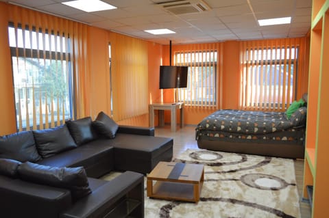 Day, Photo of the whole room