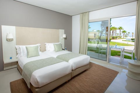 Bed, View (from property/room), Balcony/Terrace, Photo of the whole room, Bedroom