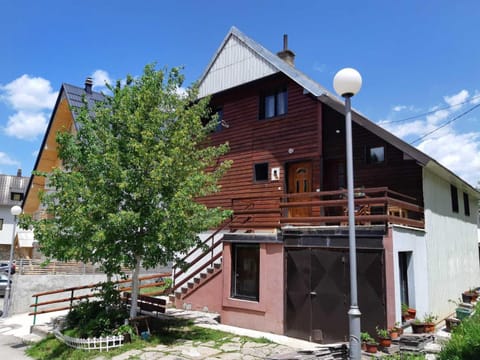 Property building, Off site, Day, Neighbourhood