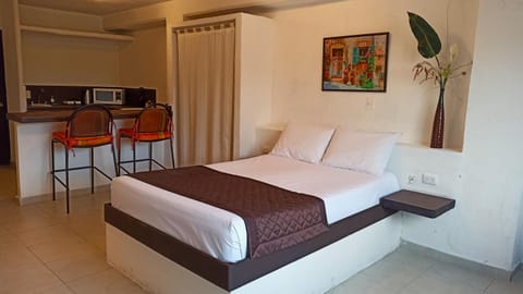 Bed, Photo of the whole room, Seating area