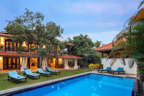 Property building, Swimming pool, Swimming pool