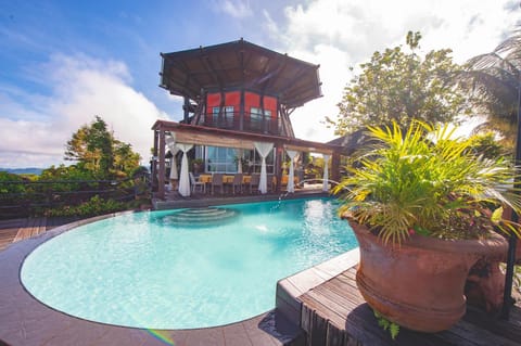 Property building, Patio, Day, Natural landscape, Garden, Garden view, Pool view, Swimming pool, sunbed