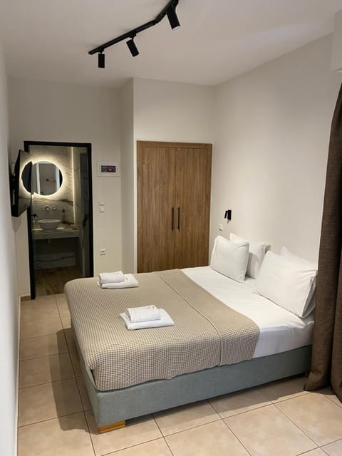 Bed, TV and multimedia, Photo of the whole room, Bedroom, wardrobe