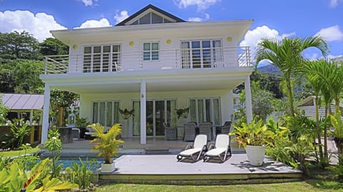 Property building, Patio, Spring, Day, Garden, Living room, Seating area, Garden view, Pool view, Swimming pool, sunbed